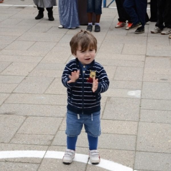 child_clapping child_clapping